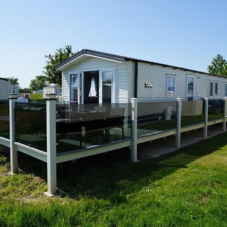 Tattershall Lakes Getaway Hotel Exterior photo