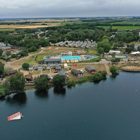 Tattershall Lakes Getaway Hotel Exterior photo